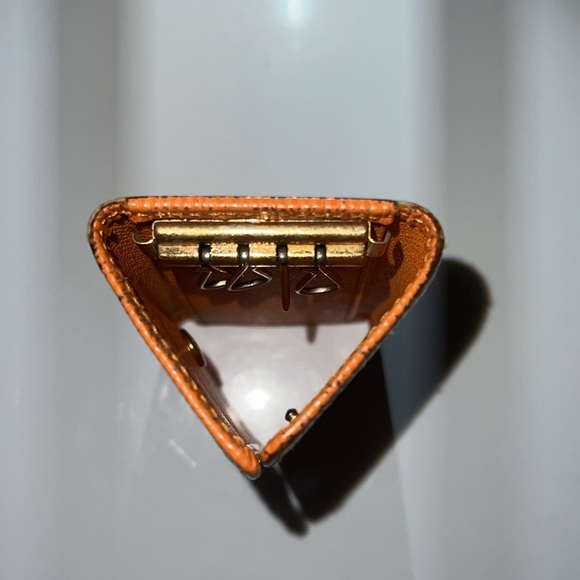 Louis Vuitton Orange Epi 4 key holder - Picture 8 of 12